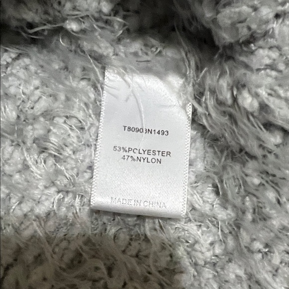 Cozy Gray Women's Sweater - Picture 4 of 7